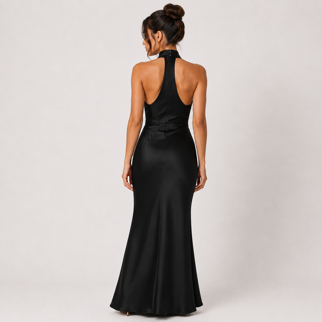 Robe dos nu élégante femme